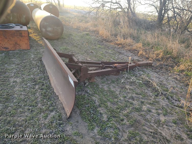 image for item DQ0369 8' W dozer blade