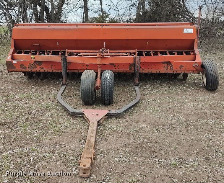 image for item DQ0373 International  grain drill