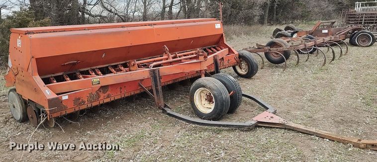 image for item DQ0373 International  grain drill