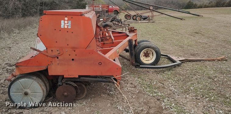 image for item DQ0373 International  grain drill