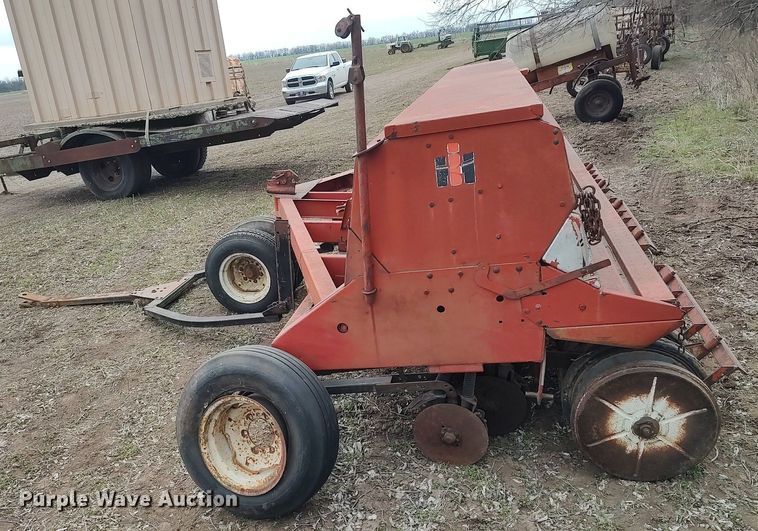 image for item DQ0373 International  grain drill