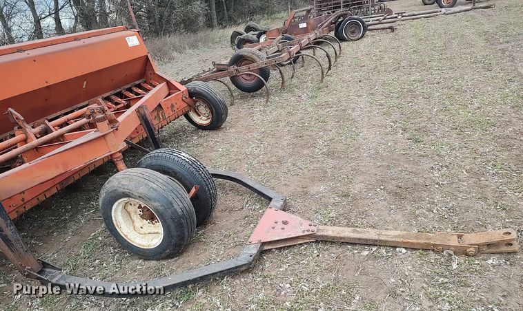 image for item DQ0373 International  grain drill