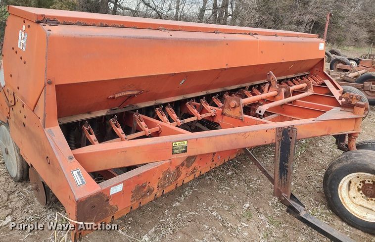 image for item DQ0373 International  grain drill