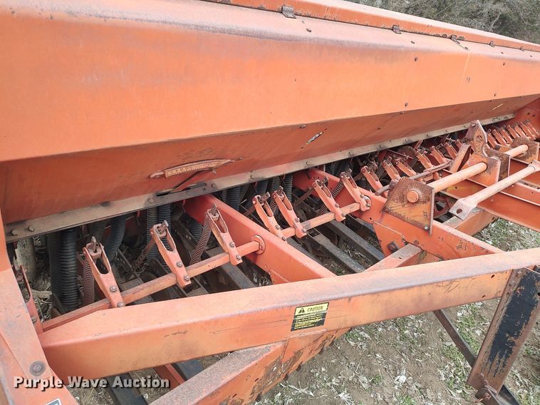 image for item DQ0373 International  grain drill