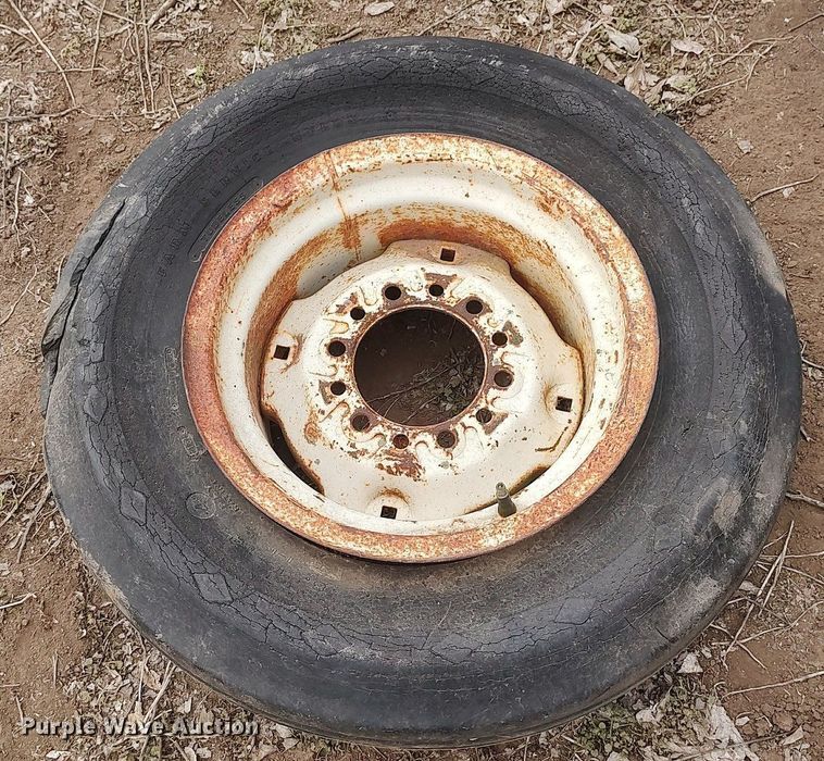 image for item DQ0373 International  grain drill