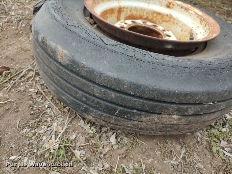 image for item DQ0373 International  grain drill