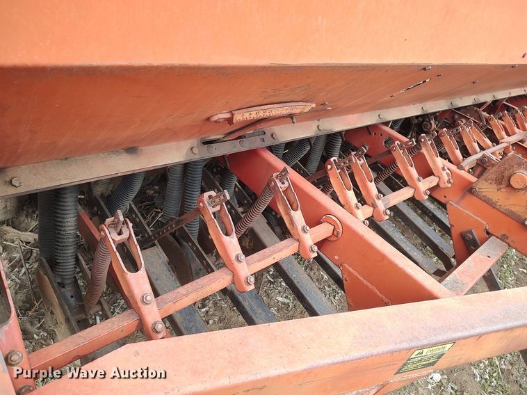 image for item DQ0373 International  grain drill