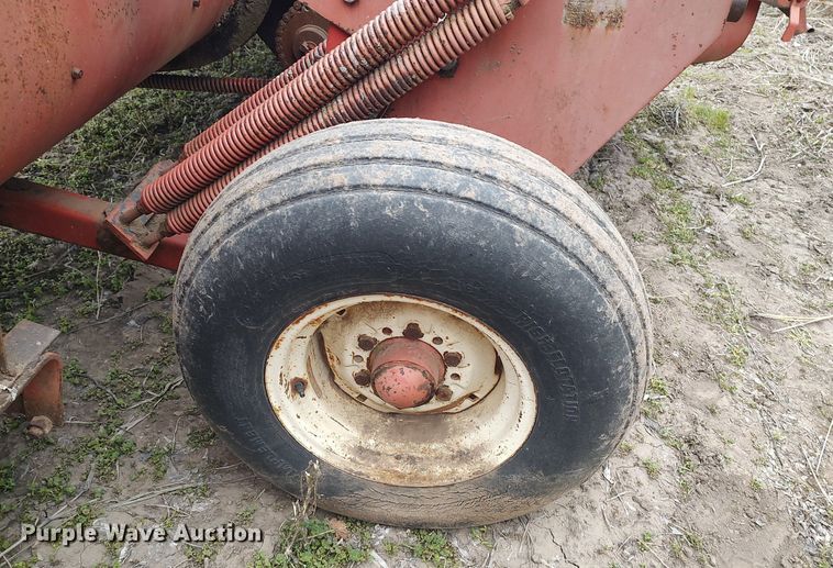 image for item DQ0374 Hesston 1014  swather / windrower