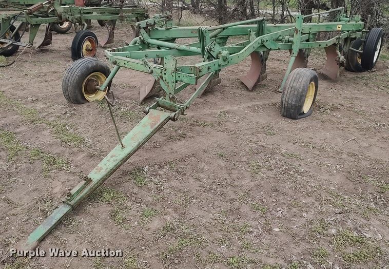 image for item DQ0377 John Deere  five bottom plow