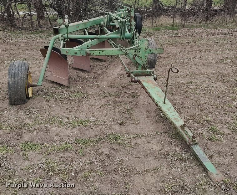 image for item DQ0377 John Deere  five bottom plow