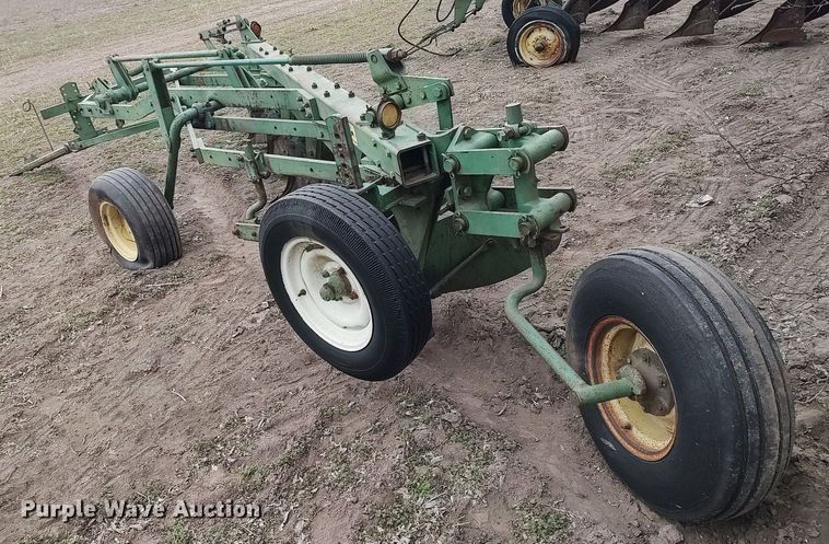 image for item DQ0377 John Deere  five bottom plow