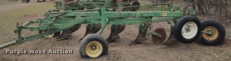 image for item DQ0377 John Deere  five bottom plow