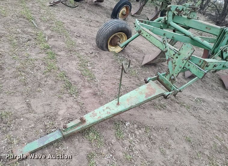 image for item DQ0377 John Deere  five bottom plow