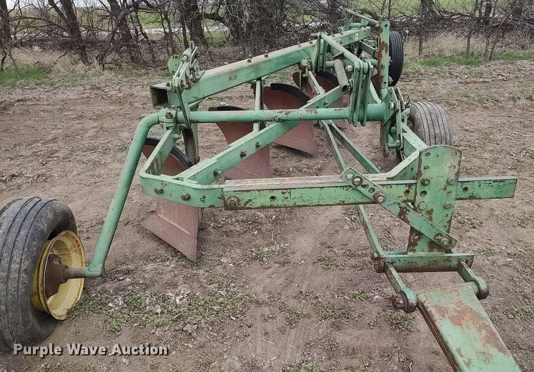 image for item DQ0377 John Deere  five bottom plow