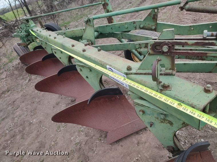 image for item DQ0377 John Deere  five bottom plow