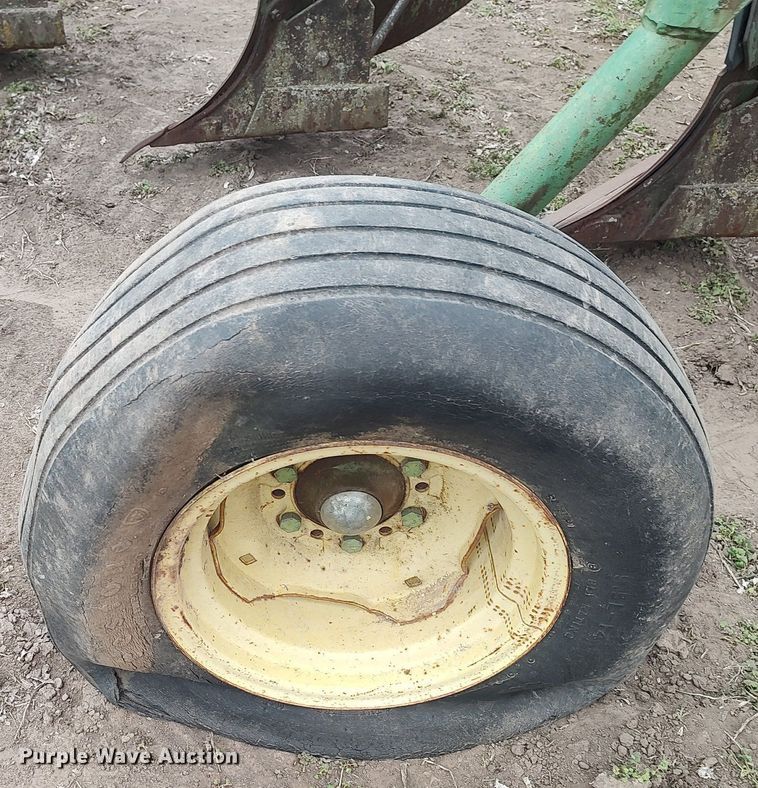 image for item DQ0377 John Deere  five bottom plow
