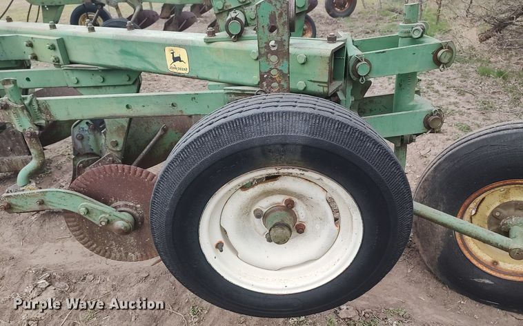 image for item DQ0377 John Deere  five bottom plow