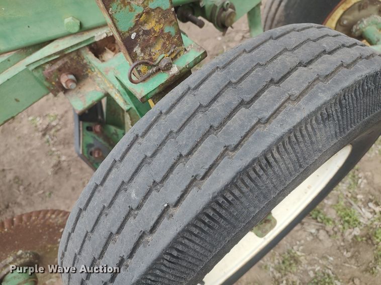 image for item DQ0377 John Deere  five bottom plow