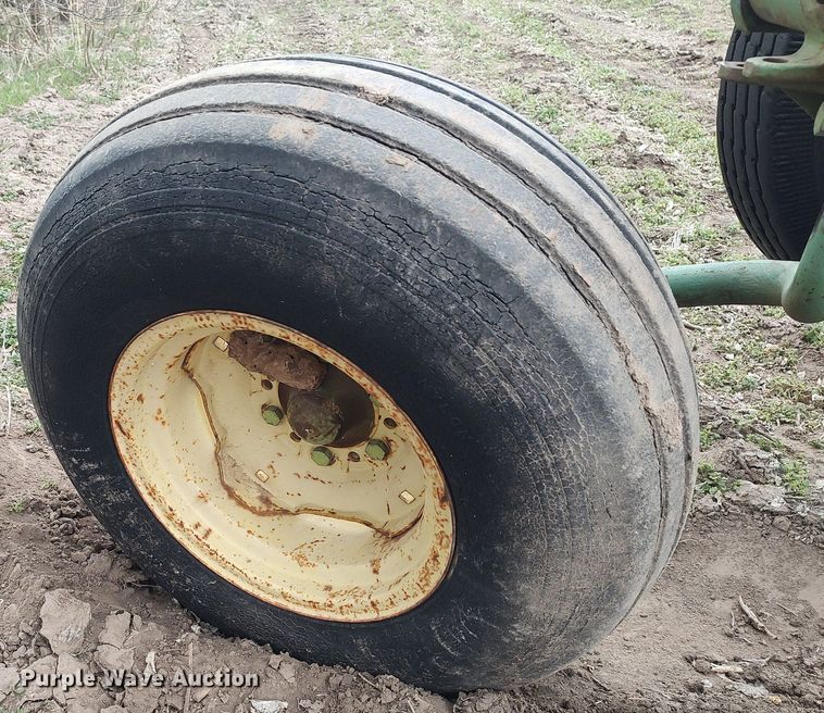 image for item DQ0377 John Deere  five bottom plow