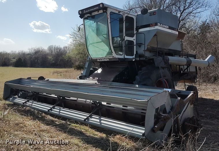 image for item DQ0380 Gleaner L2  combine