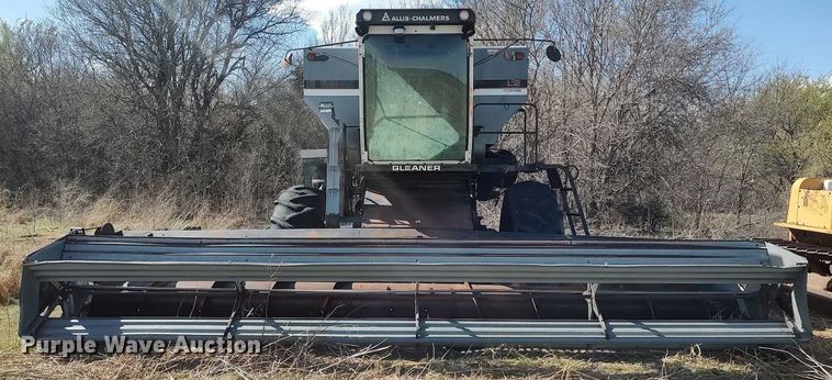 image for item DQ0380 Gleaner L2  combine