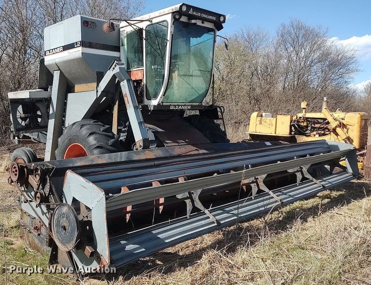 image for item DQ0380 Gleaner L2  combine