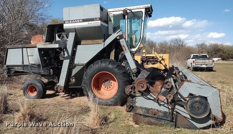 image for item DQ0380 Gleaner L2  combine