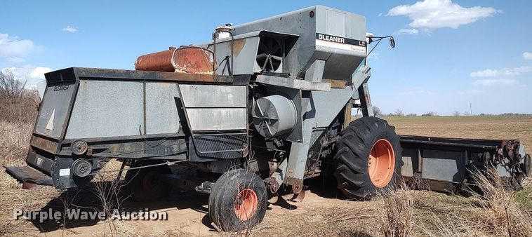 image for item DQ0380 Gleaner L2  combine