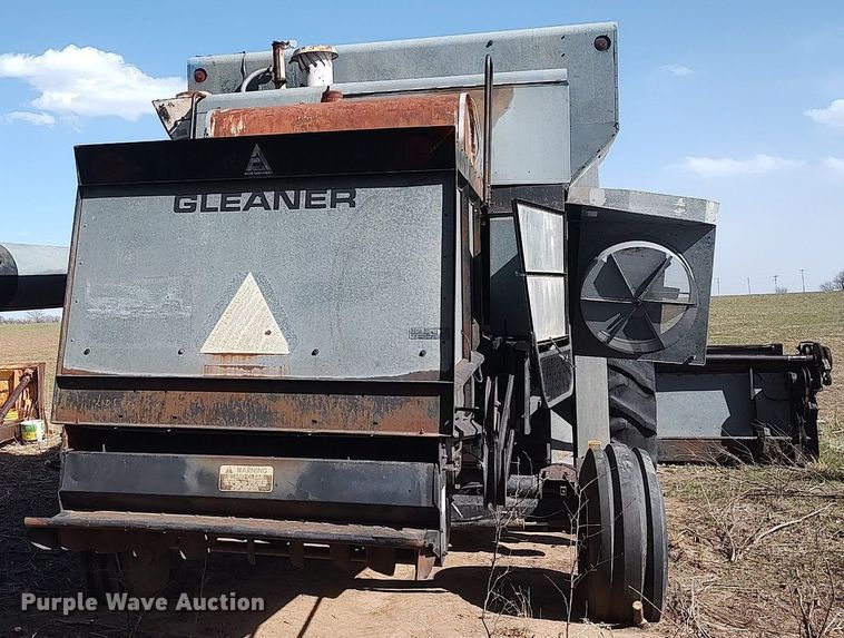 image for item DQ0380 Gleaner L2  combine