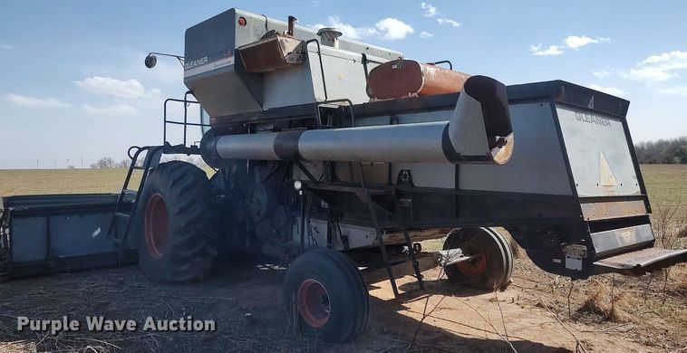 image for item DQ0380 Gleaner L2  combine