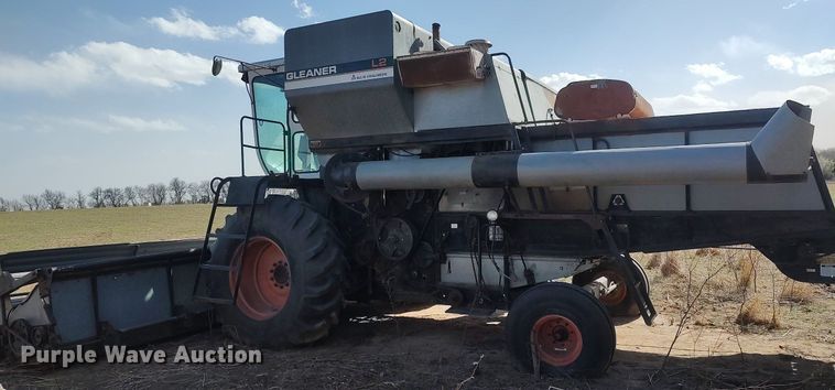 image for item DQ0380 Gleaner L2  combine