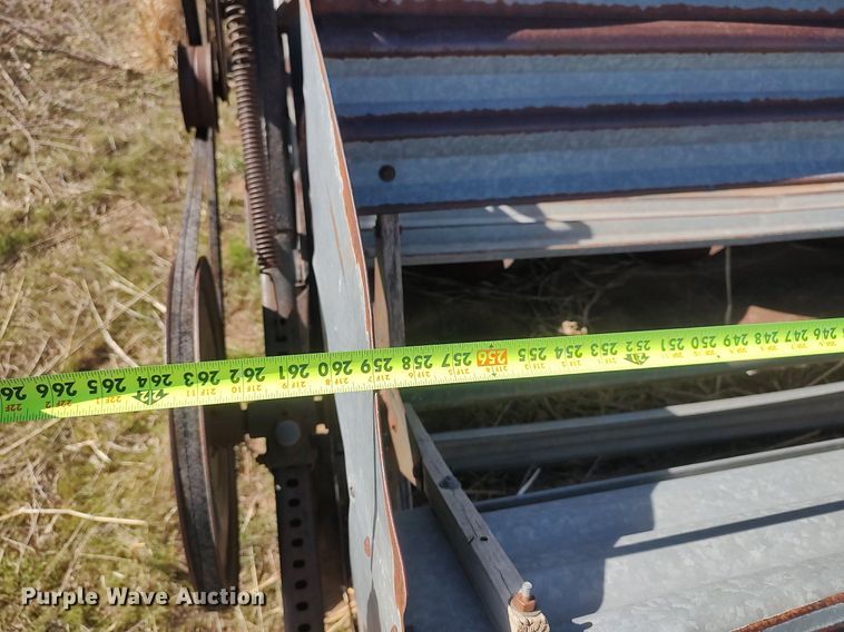 image for item DQ0380 Gleaner L2  combine