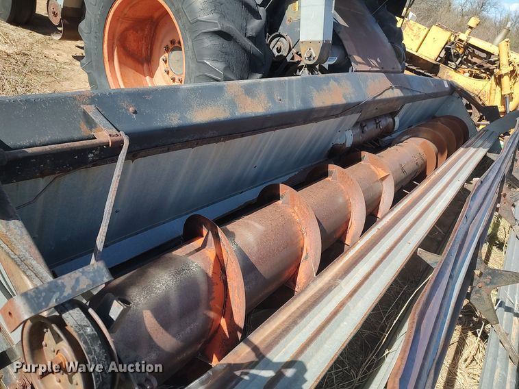 image for item DQ0380 Gleaner L2  combine