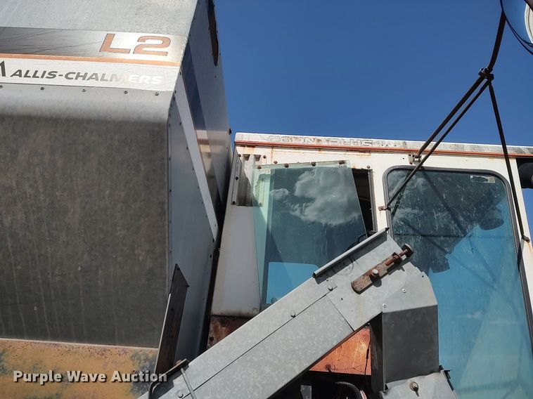 image for item DQ0380 Gleaner L2  combine