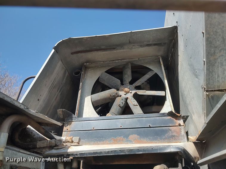 image for item DQ0380 Gleaner L2  combine