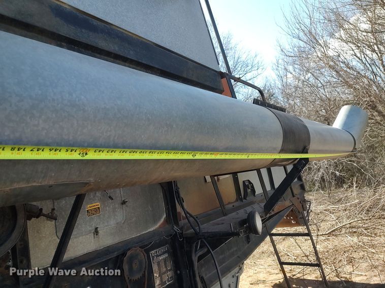 image for item DQ0380 Gleaner L2  combine