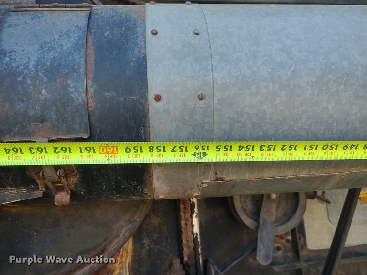 image for item DQ0380 Gleaner L2  combine