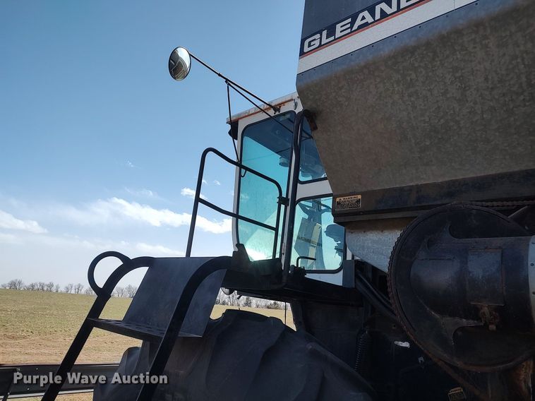 image for item DQ0380 Gleaner L2  combine