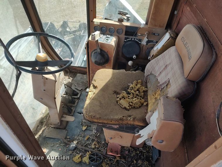 image for item DQ0380 Gleaner L2  combine