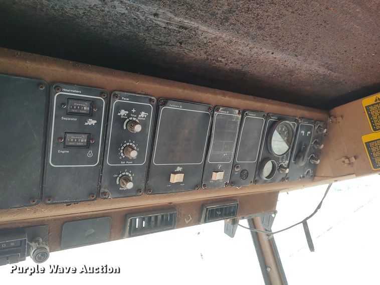 image for item DQ0380 Gleaner L2  combine