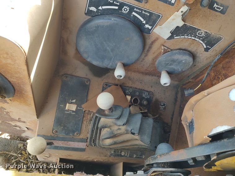 image for item DQ0380 Gleaner L2  combine