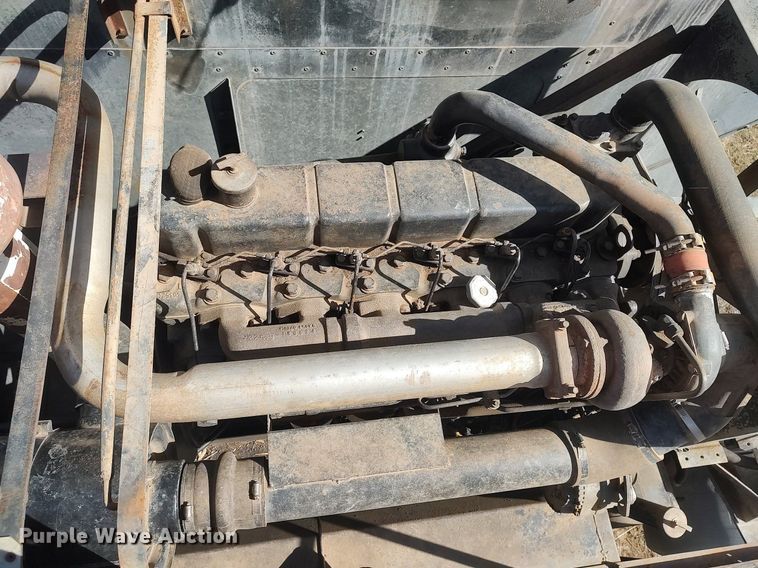 image for item DQ0380 Gleaner L2  combine