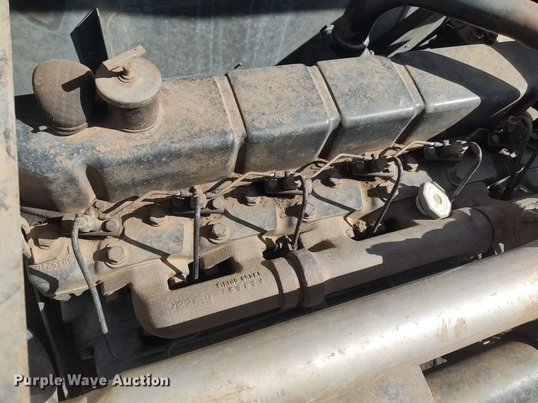 image for item DQ0380 Gleaner L2  combine