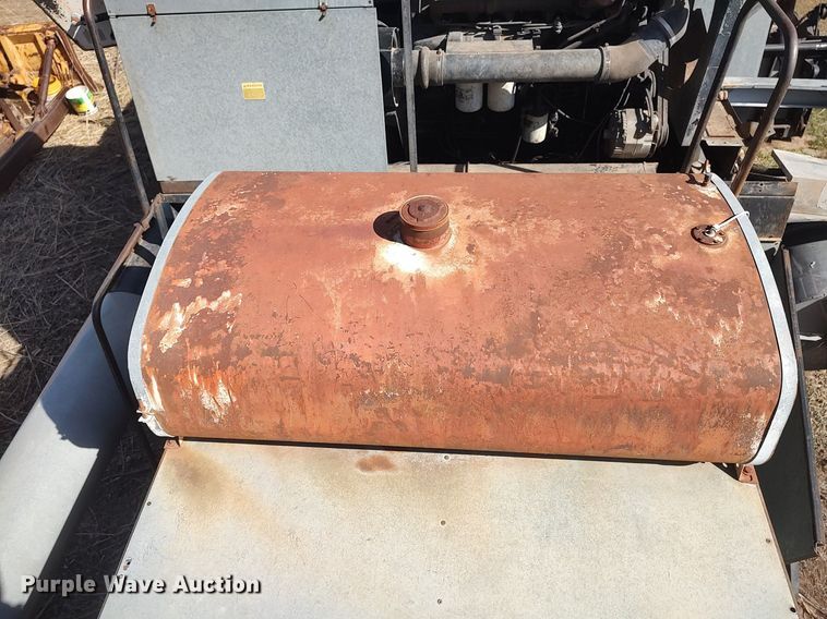 image for item DQ0380 Gleaner L2  combine