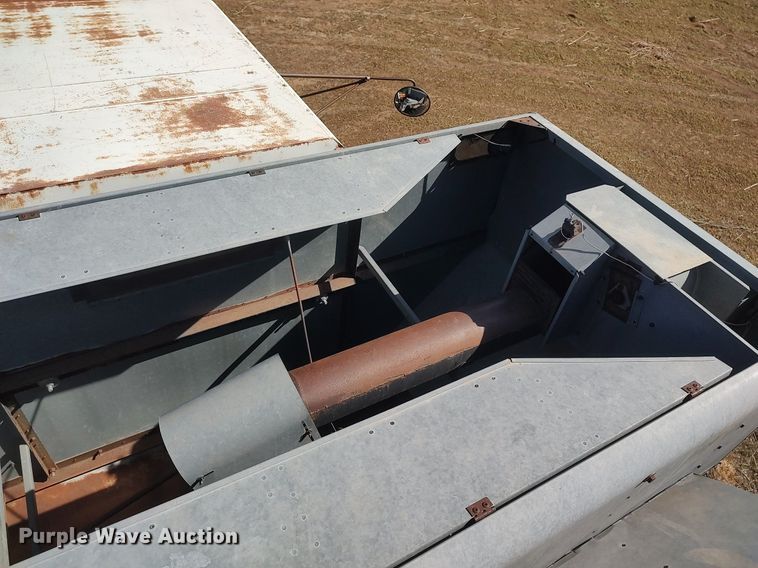 image for item DQ0380 Gleaner L2  combine