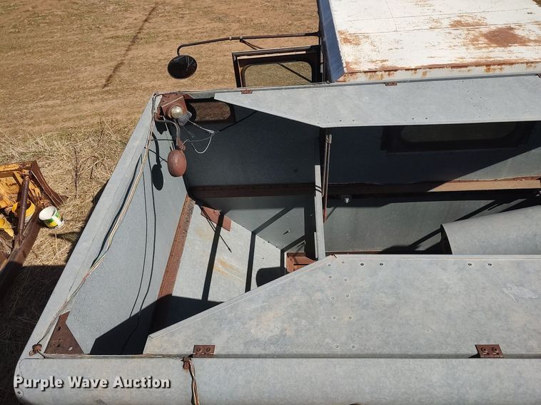 image for item DQ0380 Gleaner L2  combine