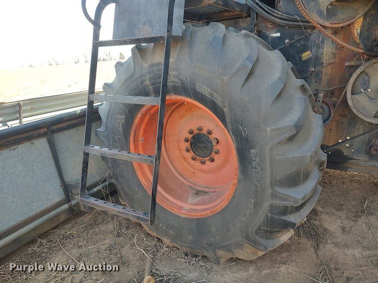 image for item DQ0380 Gleaner L2  combine