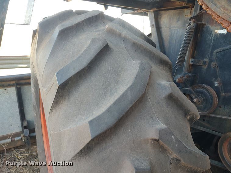 image for item DQ0380 Gleaner L2  combine