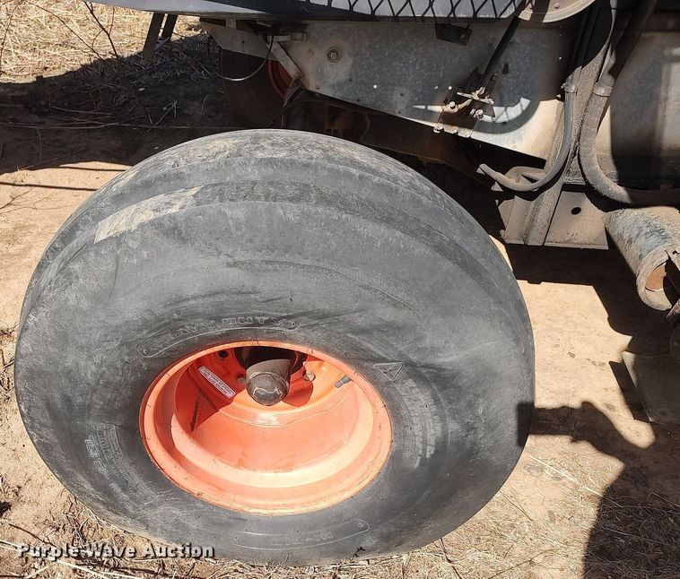 image for item DQ0380 Gleaner L2  combine