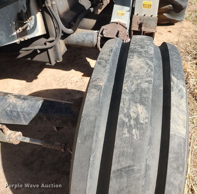 image for item DQ0380 Gleaner L2  combine